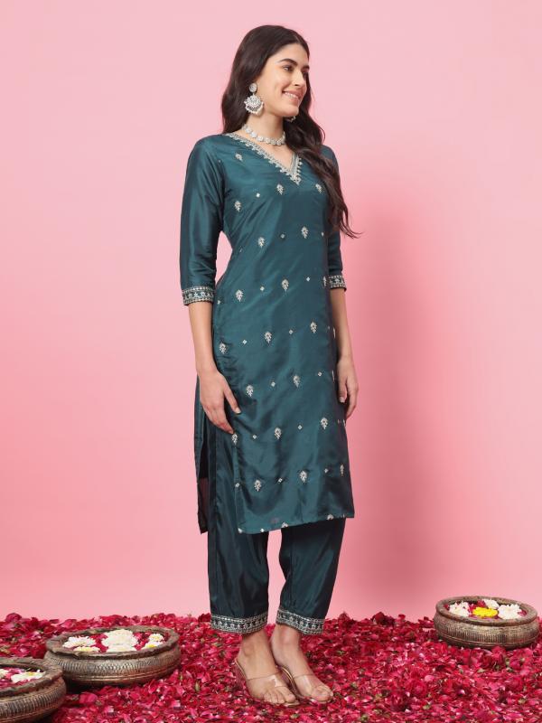 VP 9530 G Silk Blend Kurta and Trouser Set with Organza Dupatta